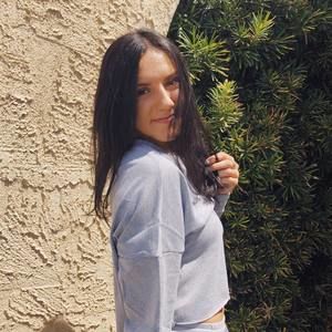 Meet your Posher, Dominique